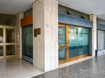 NEGOZIO DALL'ALTA VISIBILITà