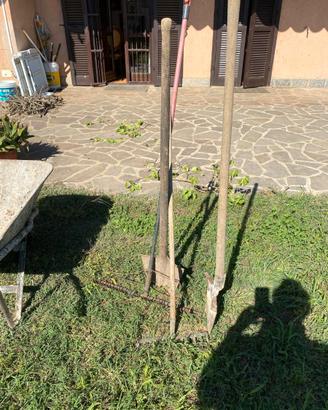 strumenti da lavoro per giardino