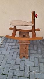 Dondolo in legno vintage per bambini