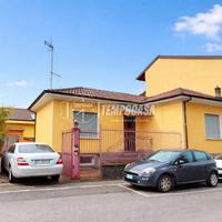 VILLA LIBERA SU TRE LATI CON GIARDINO PRIVATO E BO