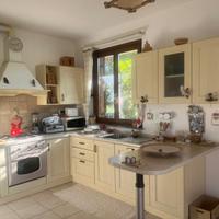 Cucina in legno ad angolo color panna