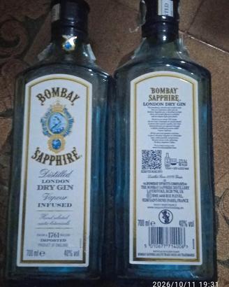 Bottiglie Gin e Moét Chandon vuote da collezione 