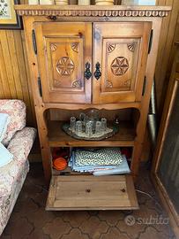 Mobili stile alpino in legno