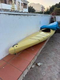 Canoa vetriresina completa di pagaia