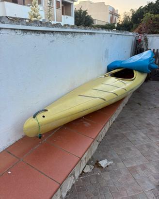 Canoa vetriresina completa di pagaia