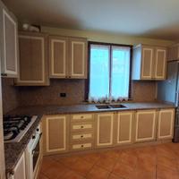 Cucina in legno massello