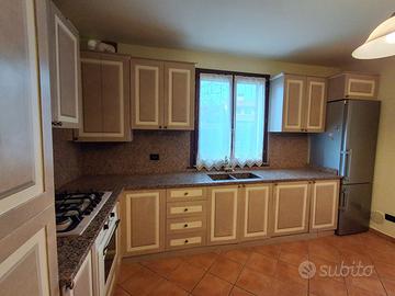 Cucina in legno massello