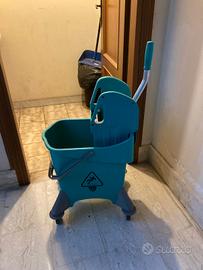 secchio pulizie