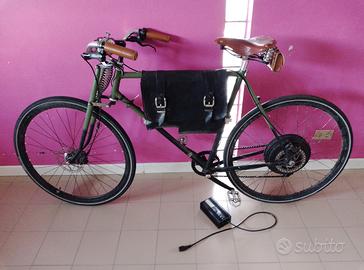 bicicletta elettrica con pezzi d'epoca
