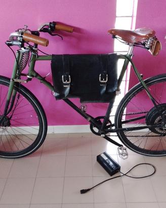 bicicletta elettrica con pezzi d'epoca