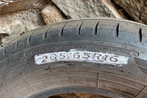 Gomme 205/65r16