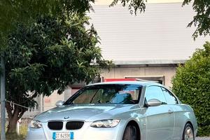 L’auto ha avuto solo due proprietari.