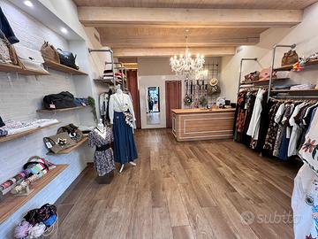 Arredamento completo per negozio abbigliamento