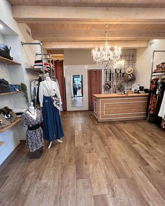 Arredamento completo per negozio abbigliamento