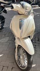 Beverly Scooter Usato 300 Euro Motor Beverly 250 Piaggio Beverly - Main Image