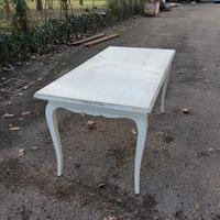 Tavolo in stile shabby chic