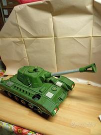 carro armato in plastica