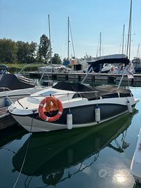 Barca cabinata Quicksilver 585 cabin Mercury 40 cv