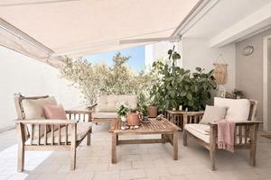 Moderno trivano con terrazza di 100mq e garage