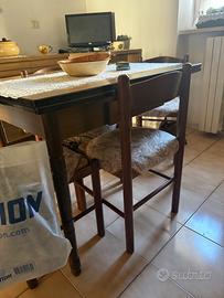 Tavolo di legno allungabile con 4 sedie