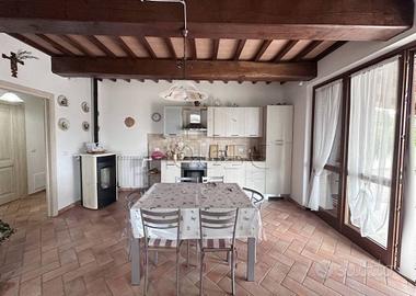 Casa indipendente di 55 m² con 2 locali e posto au