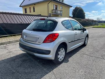 PEUGEOT 207 1.4 benz
