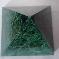 piramide in malachite