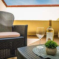 Luminoso bilocale accessoriato e terrazza privata