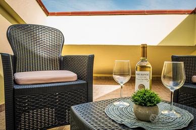 Luminoso bilocale accessoriato e terrazza privata