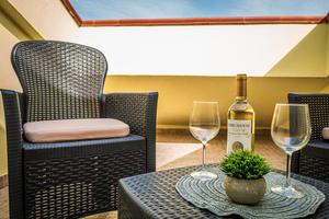 Luminoso bilocale accessoriato e terrazza privata