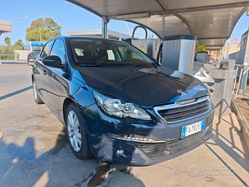 Peugeot 308 Active Berlina 2016