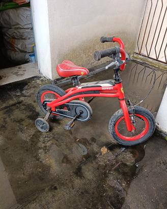 bicicletta piccola della Ferrari 