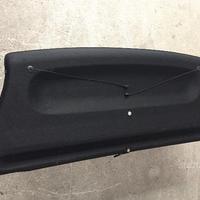 Mensole posteriori di diverse auto e marche