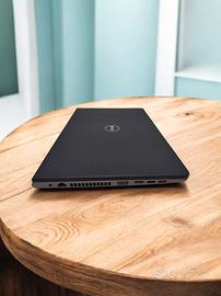 Notebook Dell 15,6" black carbon molto bello 