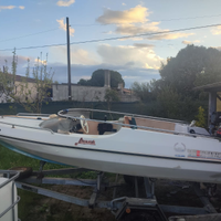 Imbarcazione a motore Ranieri