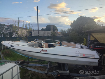 Imbarcazione a motore Ranieri