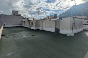 Lastrico solare + 2 locali