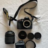 Macchina fotografica Reflex Nikon con borsa