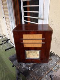 Radio Blue Ribbon restaurata e funzionante