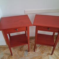 2 comodini in legno rossi