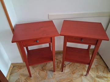 2 comodini in legno rossi