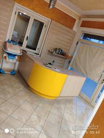 Arredamento completo per ampio negozio