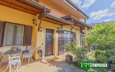 Villa di Testa con Giardino Privato su Tre Lati