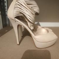 Tacchi con plateau e frange numero 36