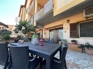 VILLA A SCHIERA A LUZZI