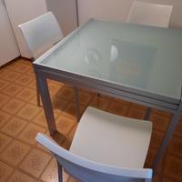 tavolo allungabile con sedie