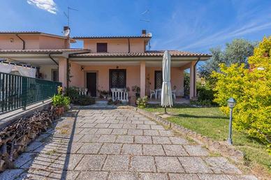 Villetta a schiera di 114 m² con più di 5 locali a