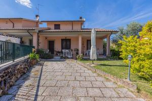 Villetta a schiera di 114 m² con più di 5 locali a