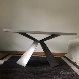 Tavolo design moderno  140x80 con base in metallo