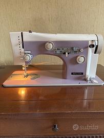 Macchina da cucire Necchi 555